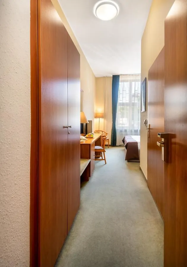 Hotel Millennium بودابست